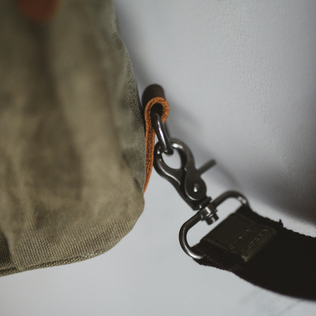 Classic Col. / Oil Canvas Body Bag