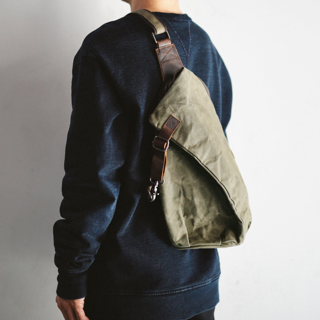 Classic Col. / Oil Canvas Body Bag