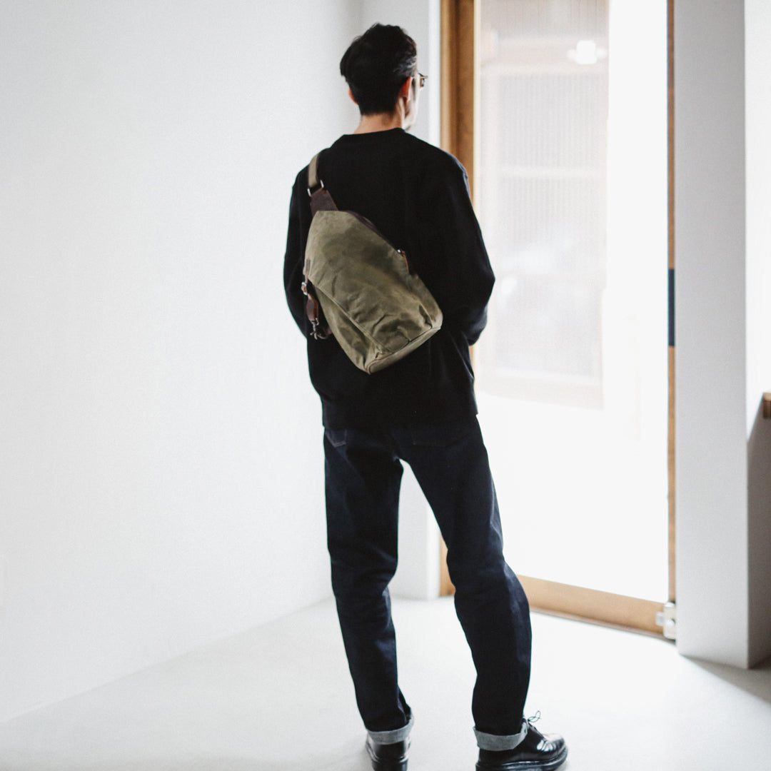 Classic Col. / Oil Canvas Body Bag