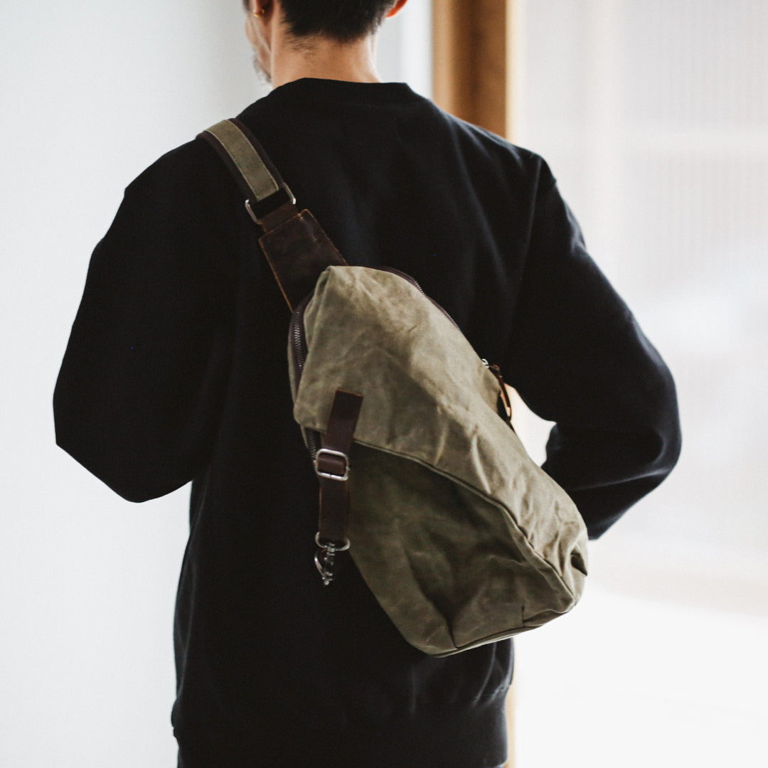 Classic Col. / Oil Canvas Body Bag