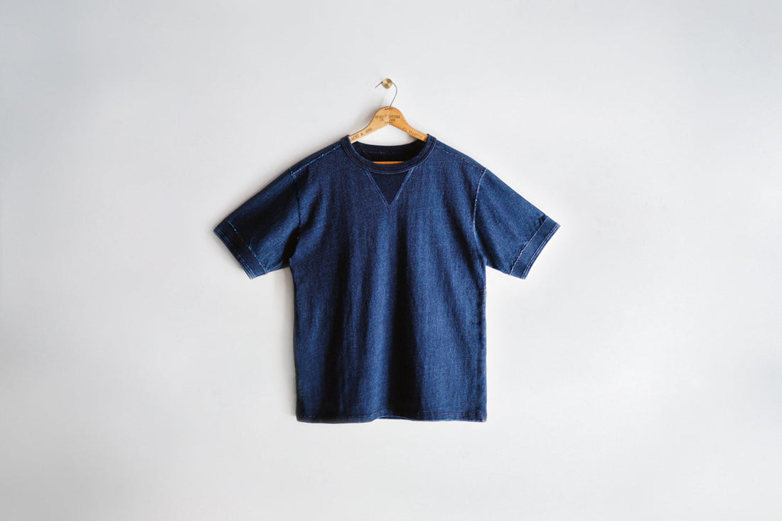 告知：10oz Indigo Dyed V-Gazette T-Shirt